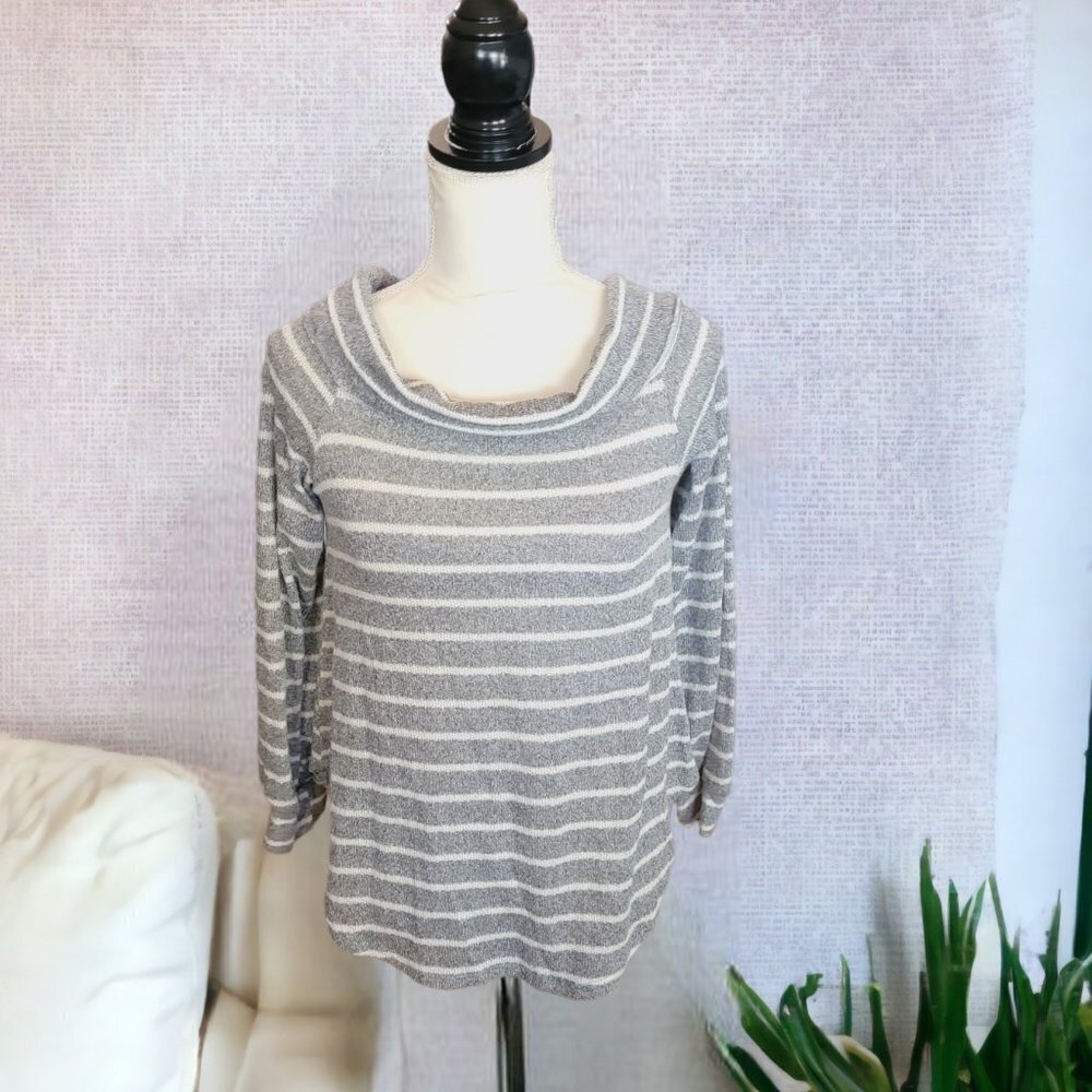 Lavender Field Gray‎ & White Versatile Long Sleeve Of/Open Shoulder Soft Sweater